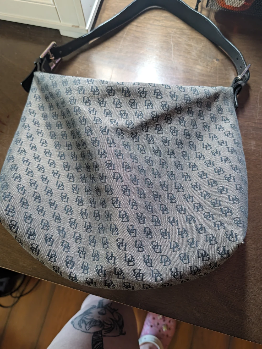 Dooney & Bourke description gorgeous